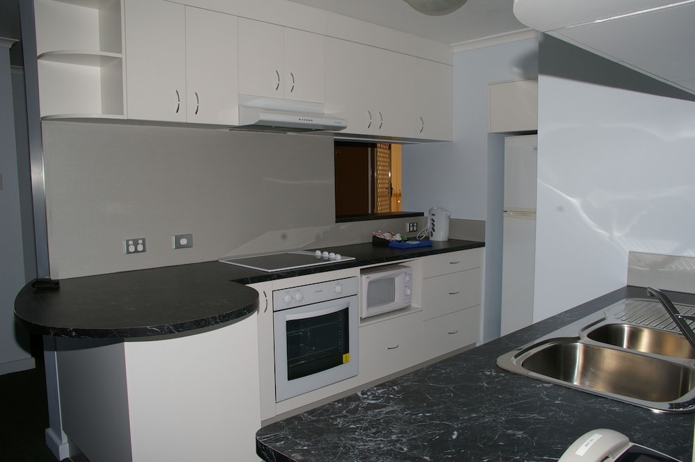 Coral Towers Holiday Suites 9/69