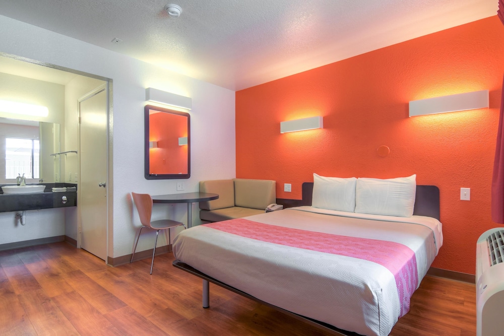 Motel6 Chula Vista, CA - San Diego 24/51