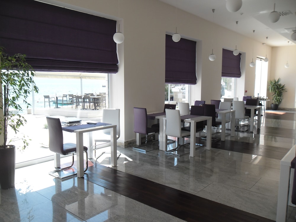 Hotel Pleter 66/77