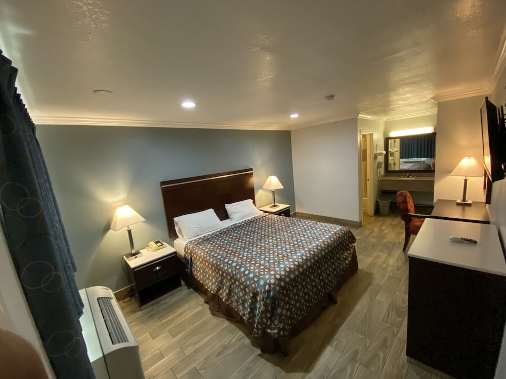 Welcome Inn 8/66
