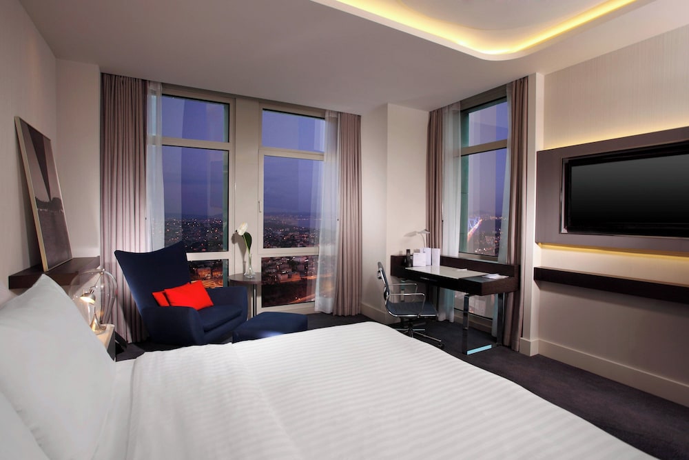 Deluxe, King Bed, with View