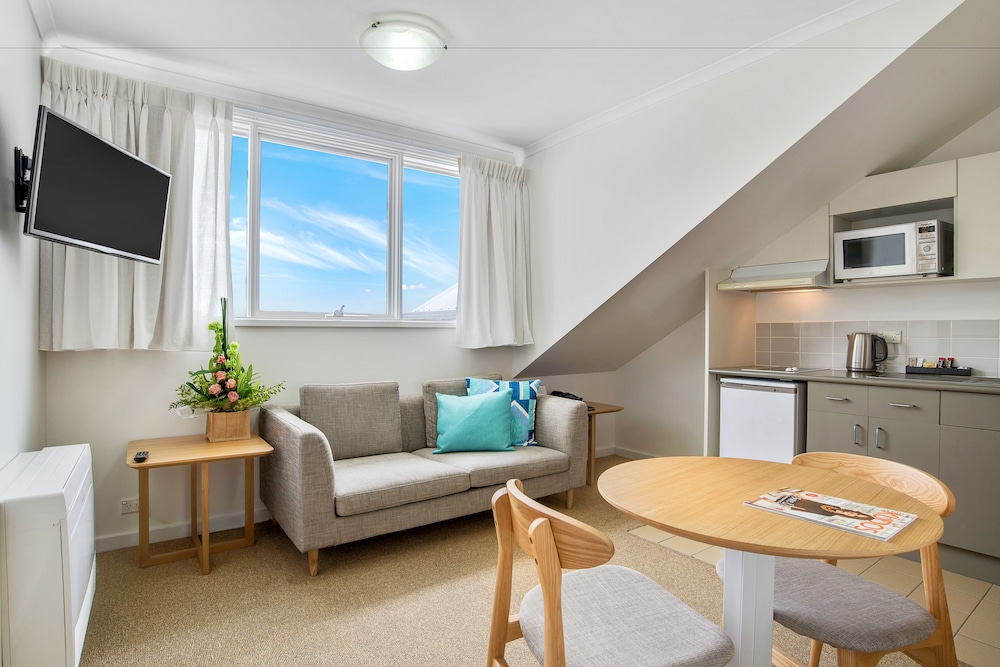 MainStay Suites Williamstown 37/63