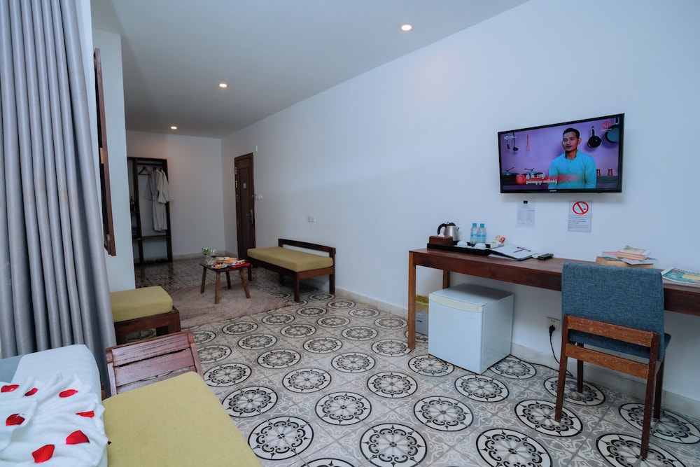 Home Chic Hotel 46/67