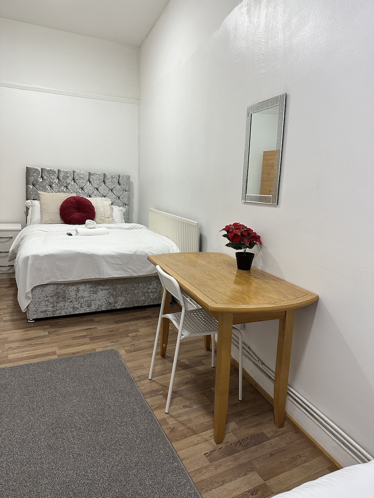 OYO New City Lodge 25/45