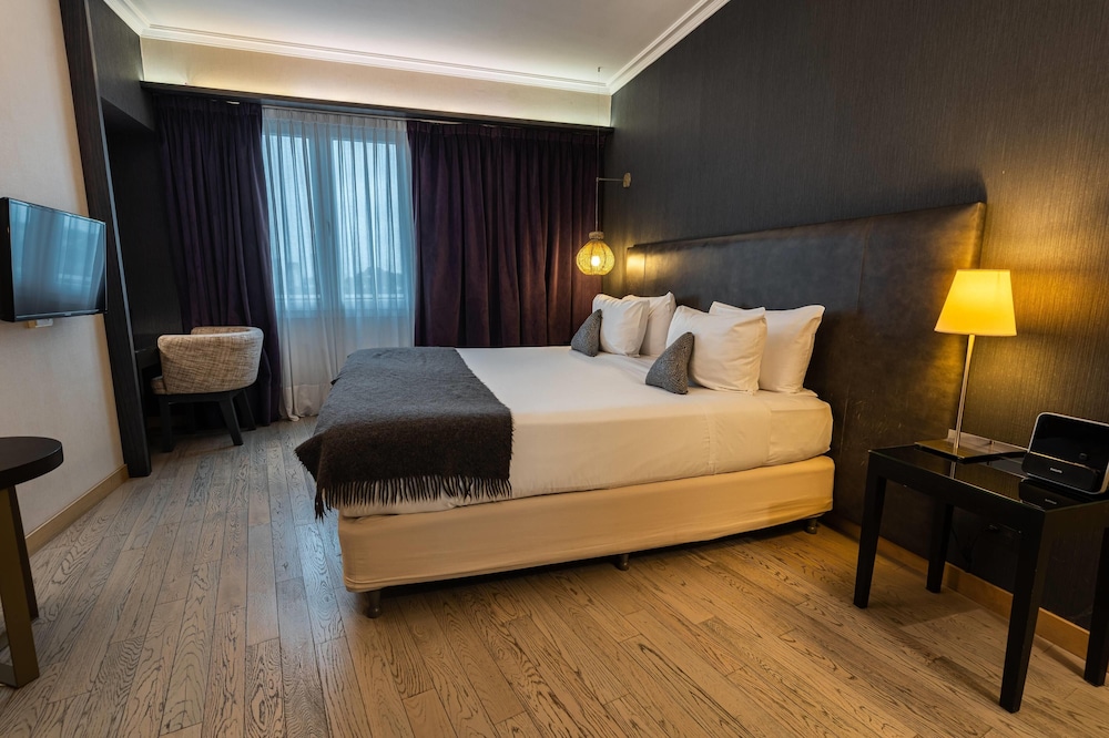 Concept, King Bed