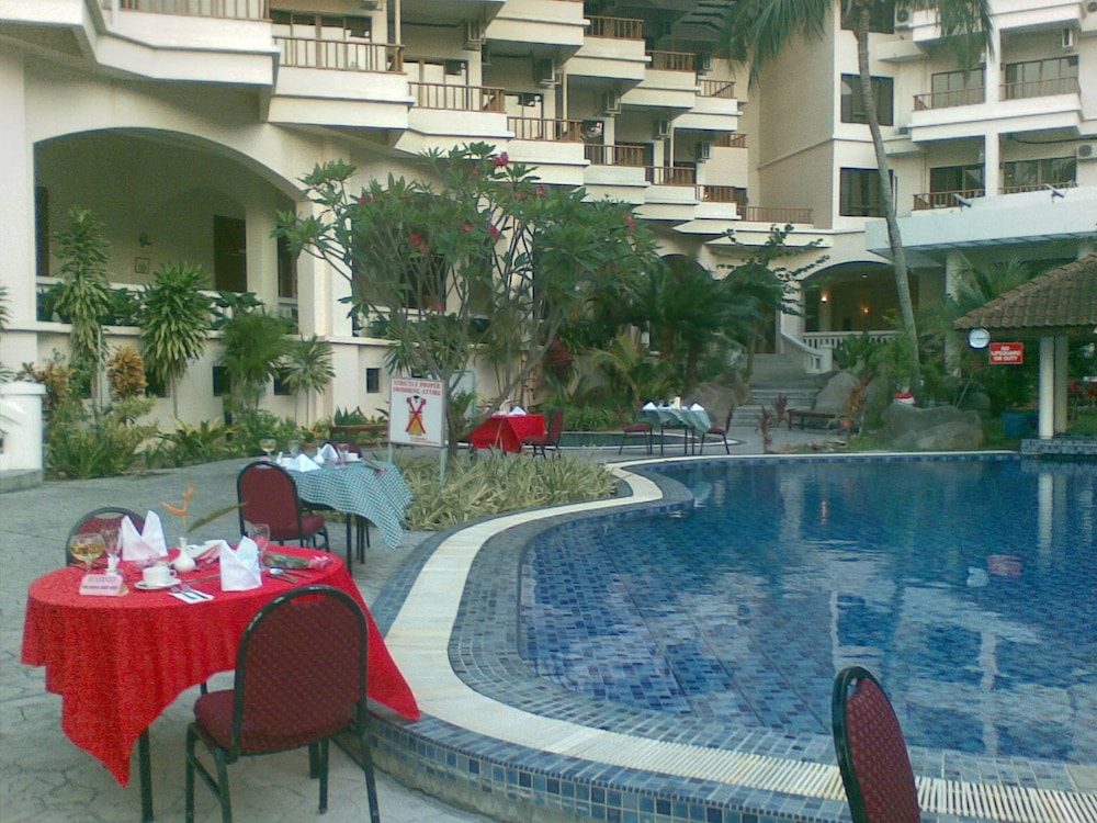 THE ORIENT STAR RESORT LUMUT 32/39
