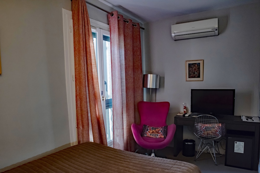 Bliss Hotel 63/70