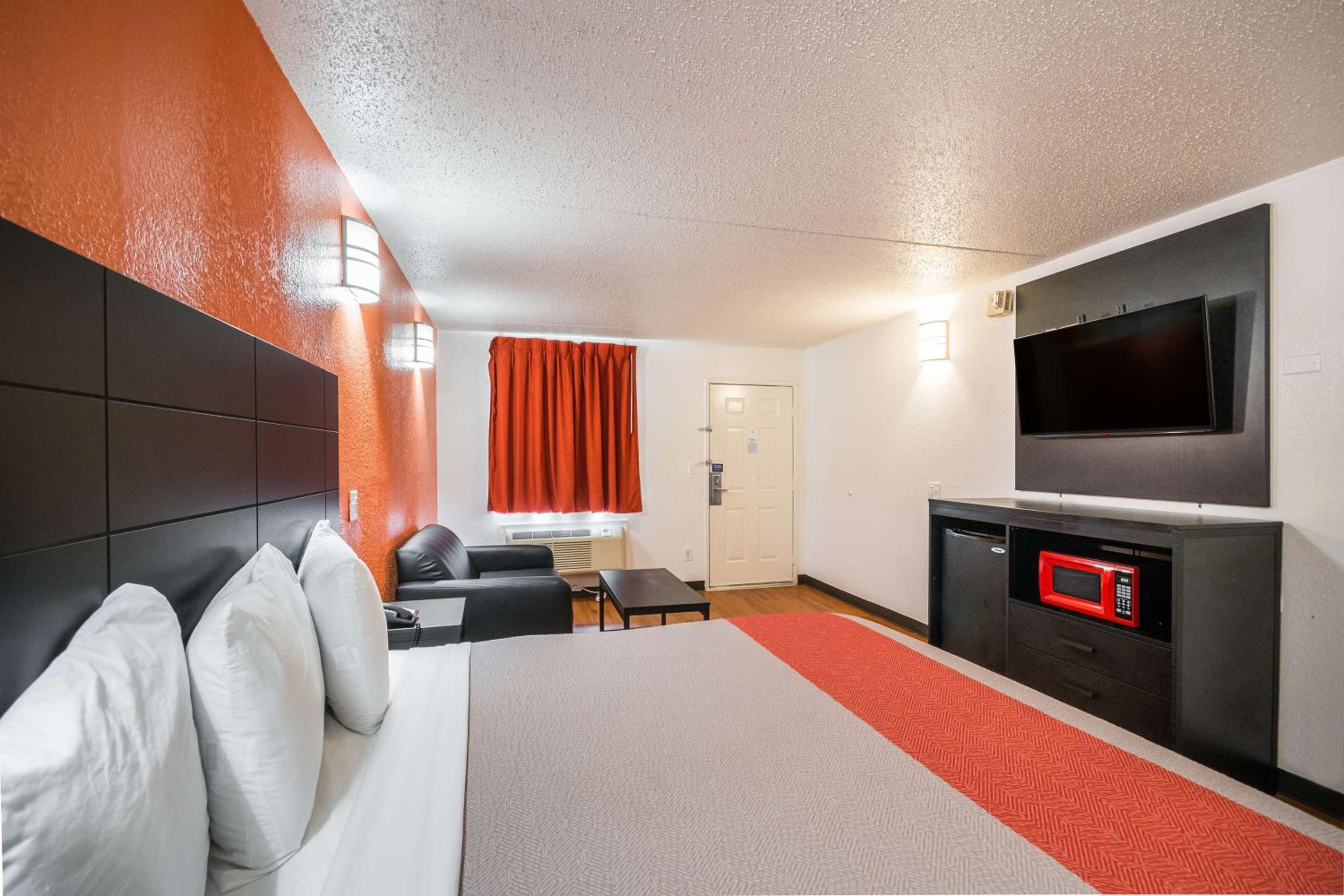 ROOM, KING BED, ACCESSIBLE