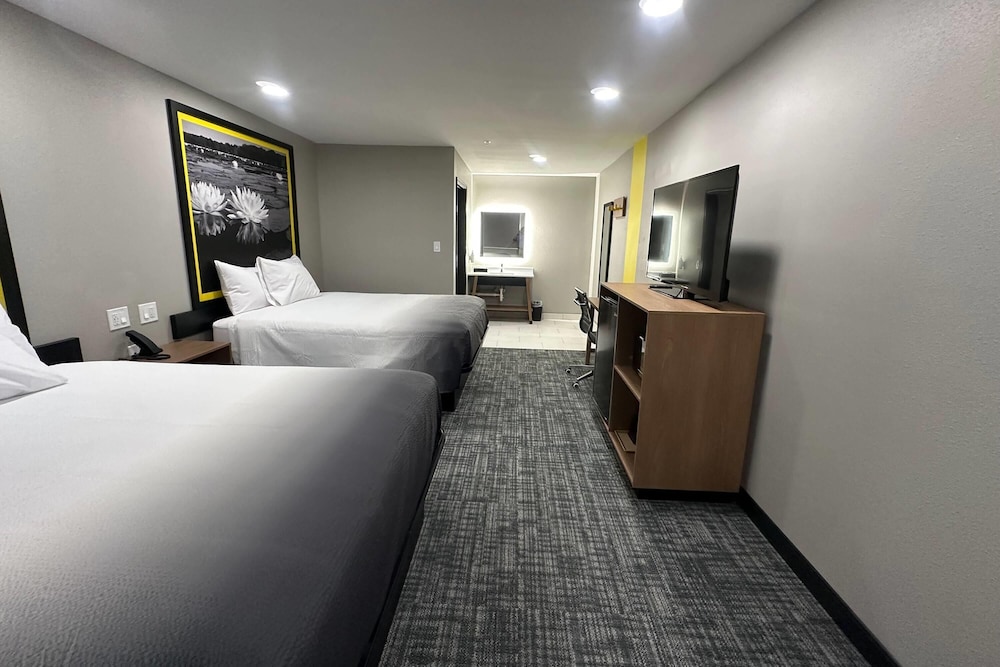 Super 8 by Wyndham Lubbock Airport 35/54