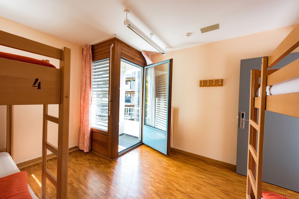 Geneva Hostel 37/70