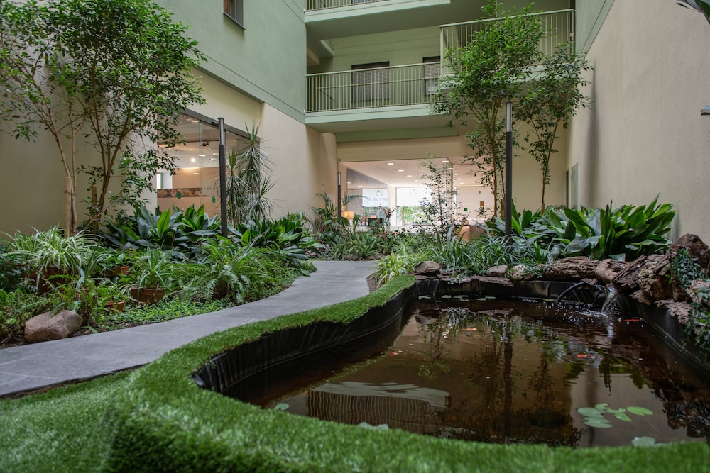 Aura Park Aparthotel 65/69