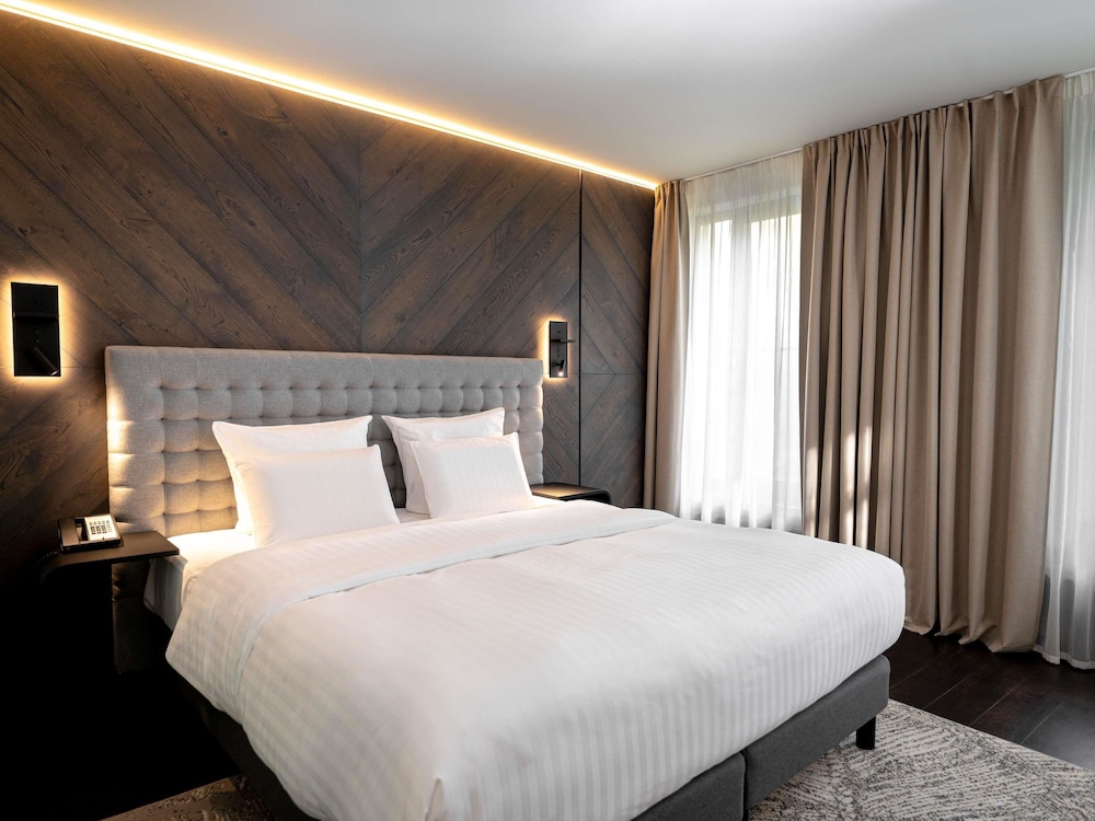 SUPERIOR, KING BED