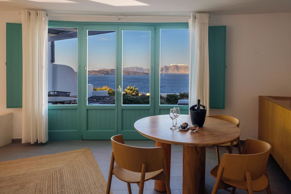 Neptune Luxury Spa Suites 52/72