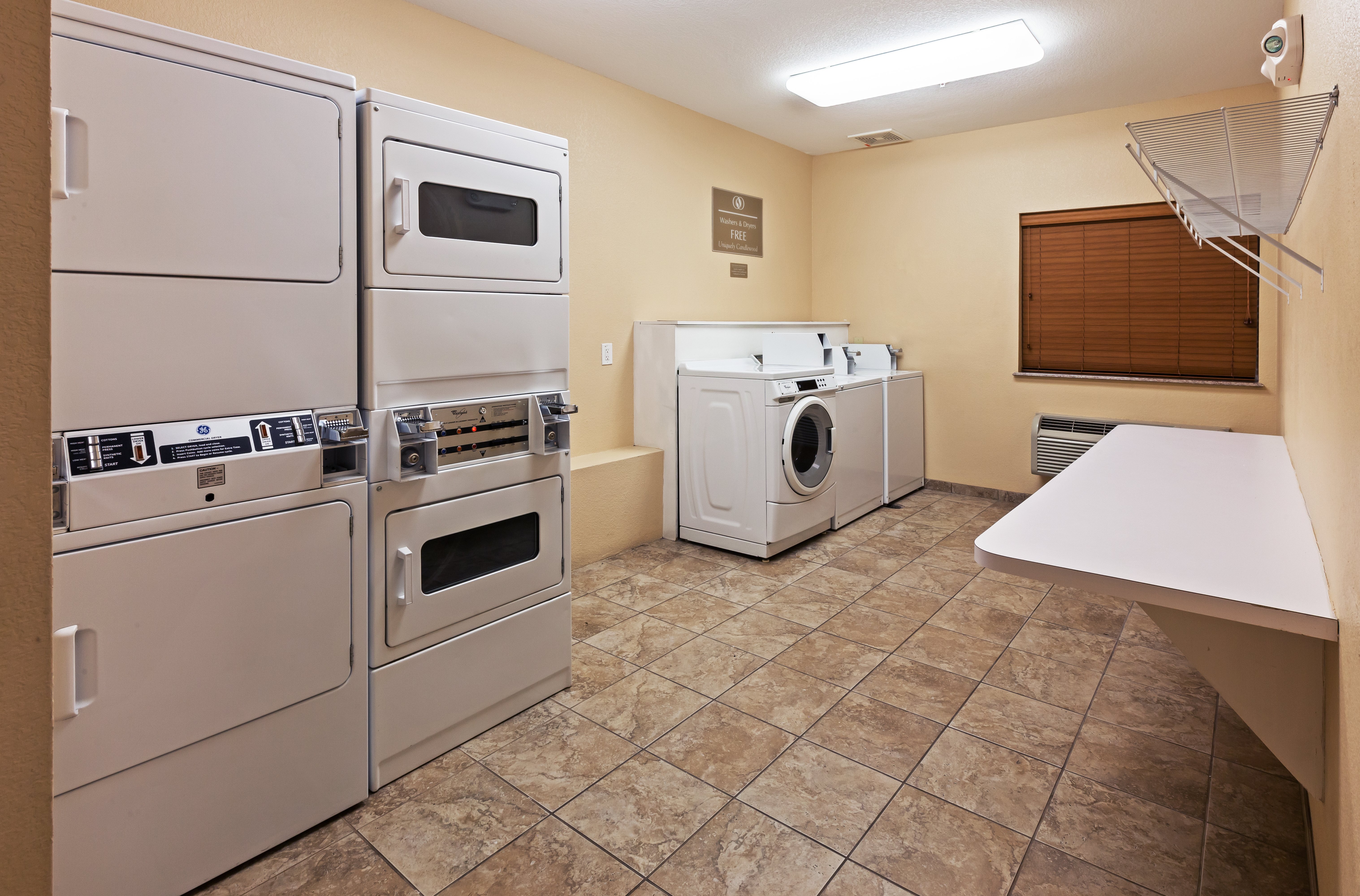 Candlewood Suites Pearland 25/37