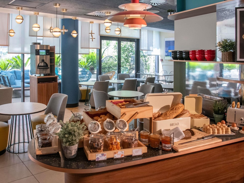 restaurant cafeteria