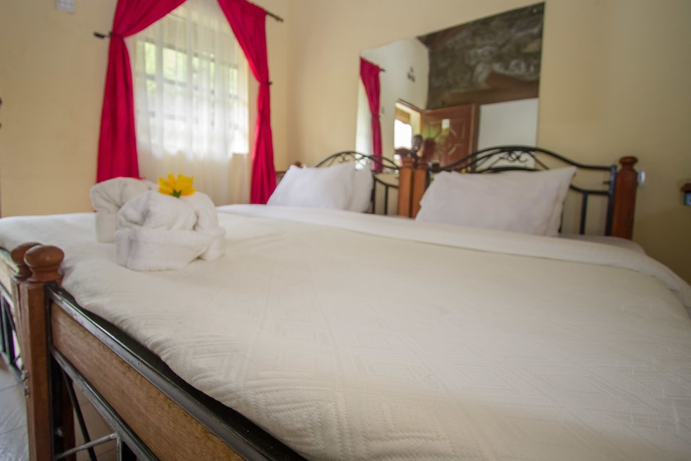 Dove Nest Lodge 12/50
