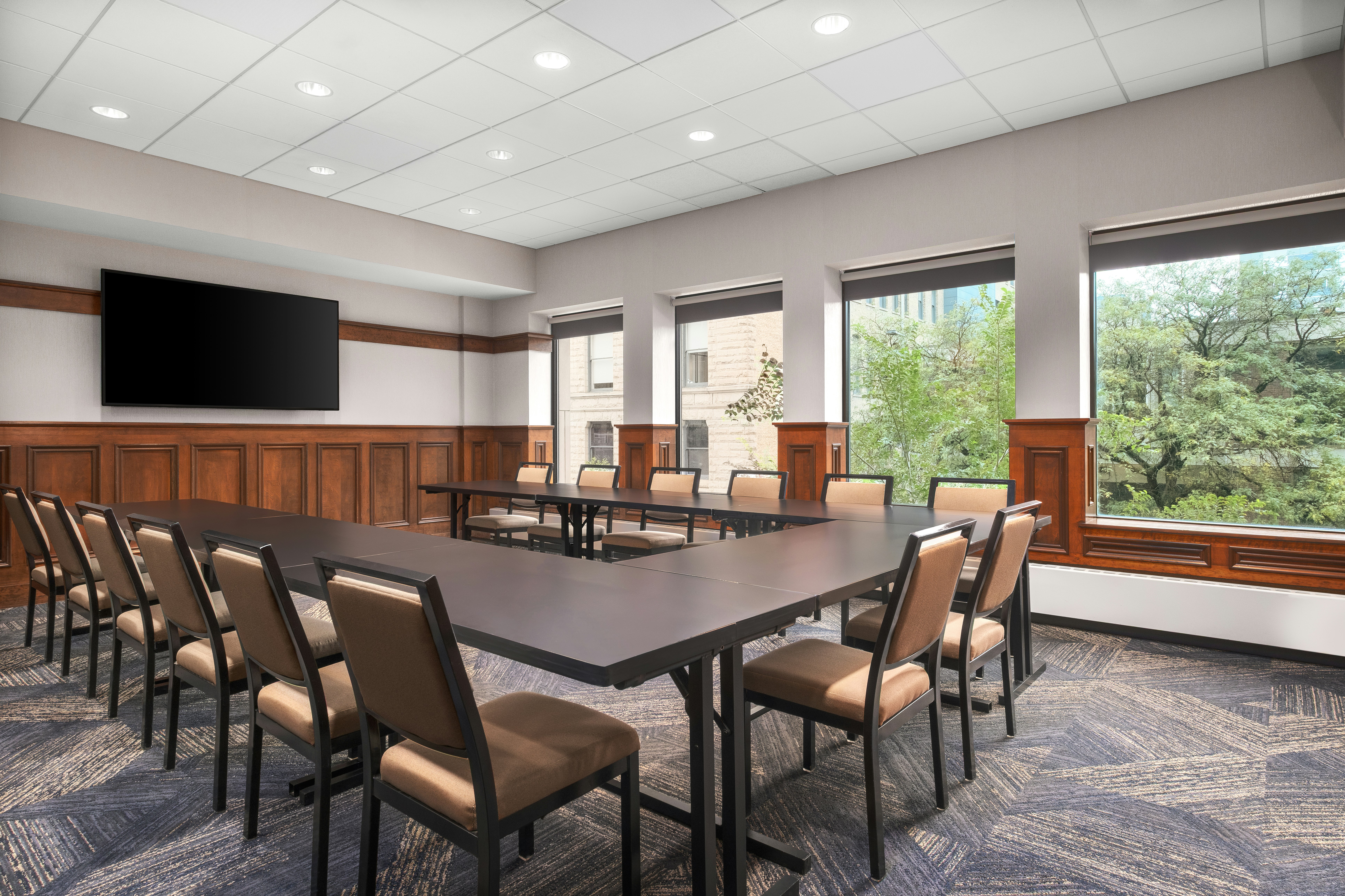 Hampton Inn & Suites Chicago-Downtown 23/25