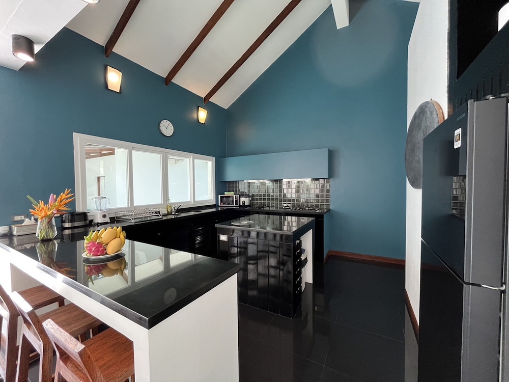 THE BEACH HOUSE 46/47