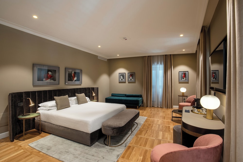 Junior Suite, King Bed, Via Mario De Fiori 59 a
