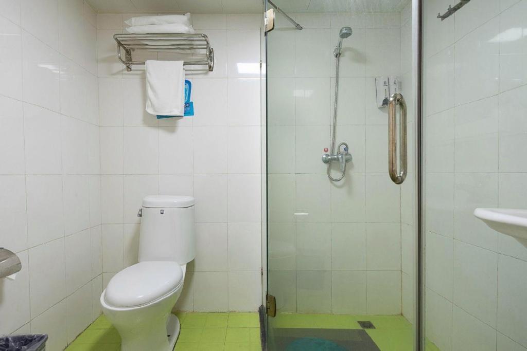 7 Days Inn (Foshan Zumiao Metro Station, Weiguo Road) 43/50