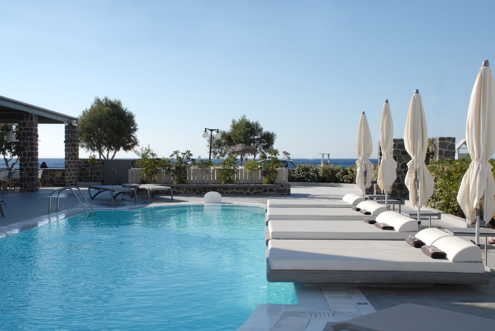 Aqua Blue Hotel in SANTORINI