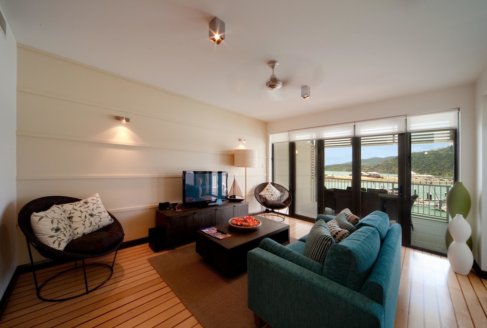 The Boathouse Apartments 48/70