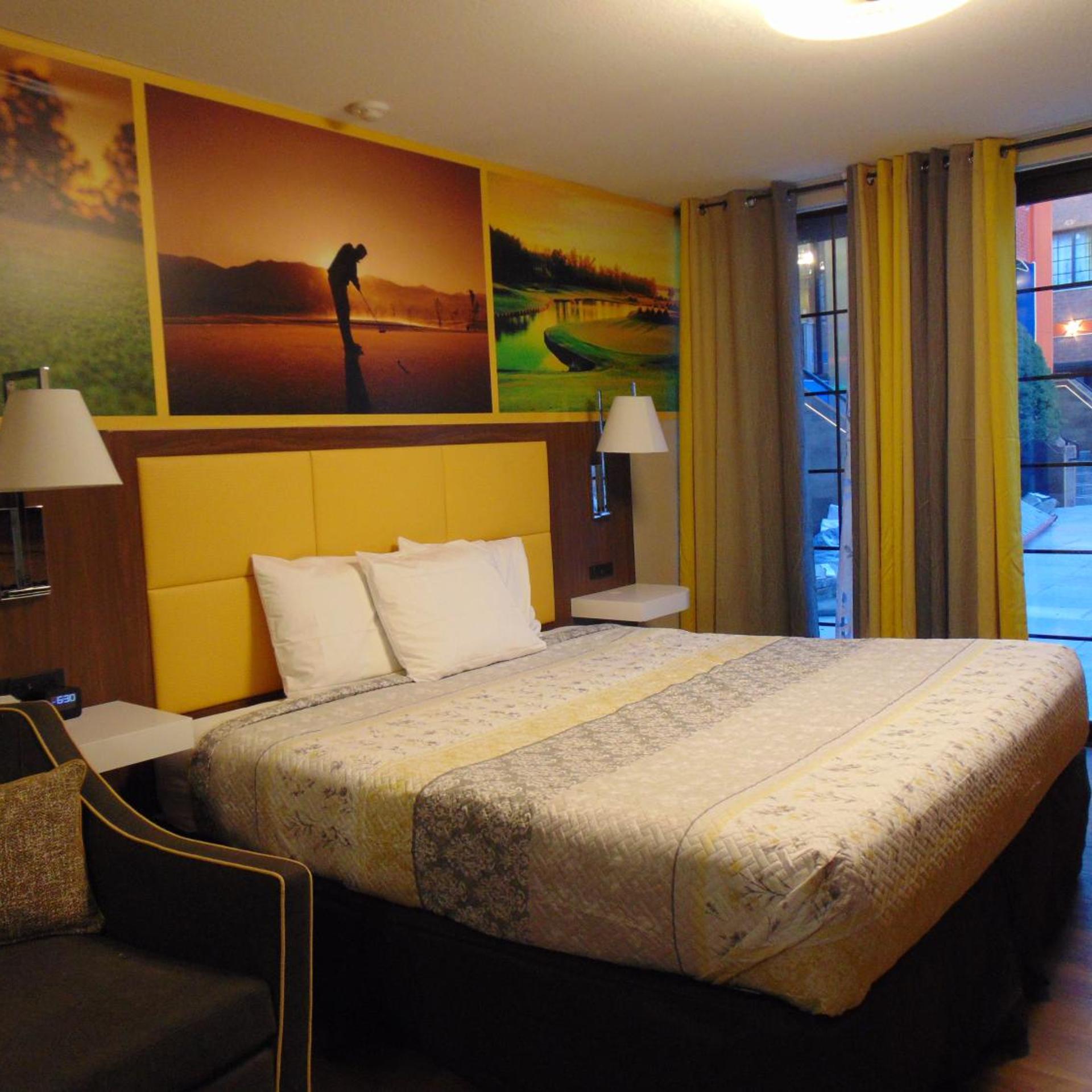 Deluxe, King Bed