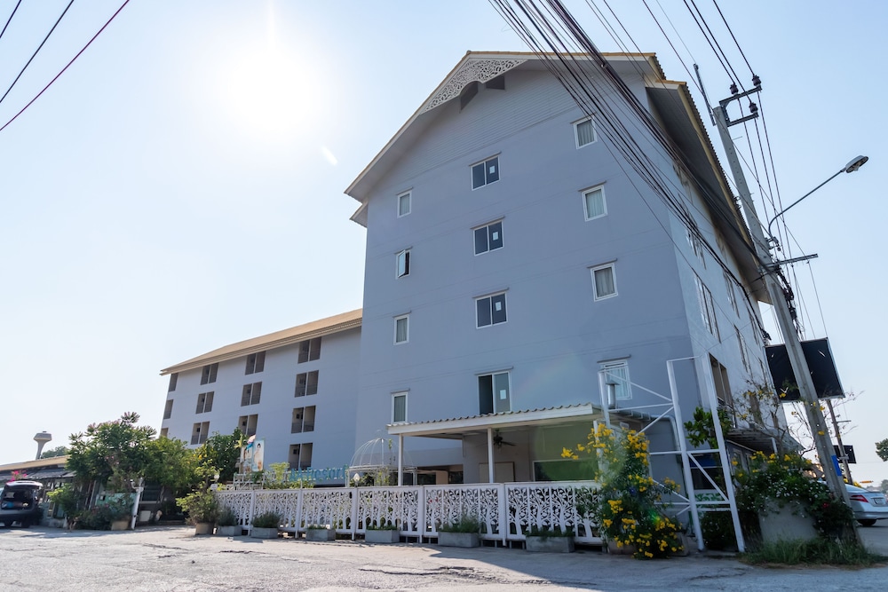 Aa Resort 3/50