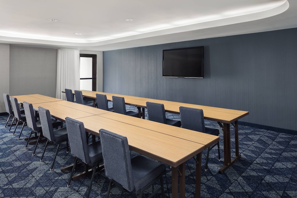 Courtyard by Marriott Portland Airport 41/52