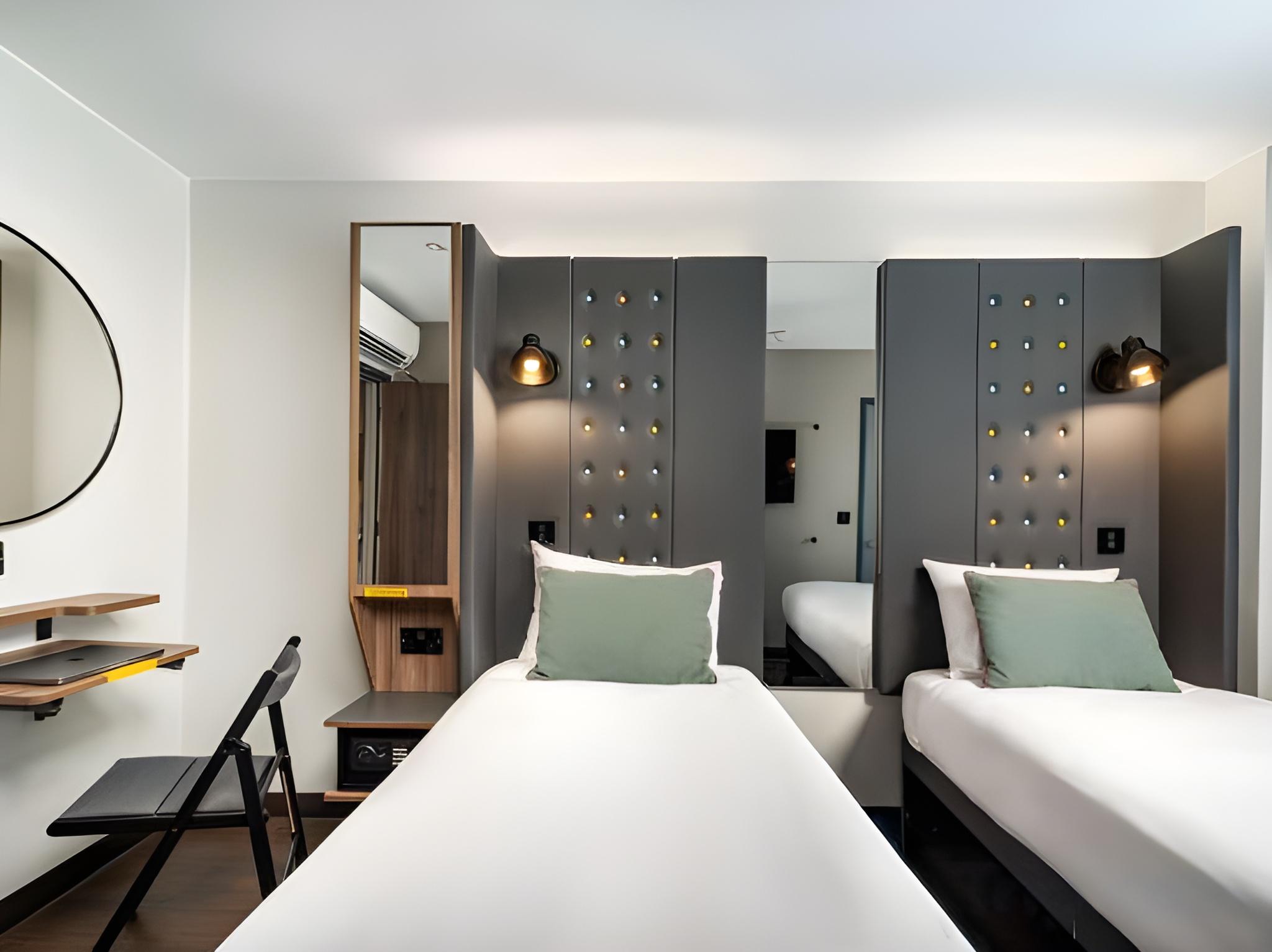 Cozy, Queen Bed, No Window