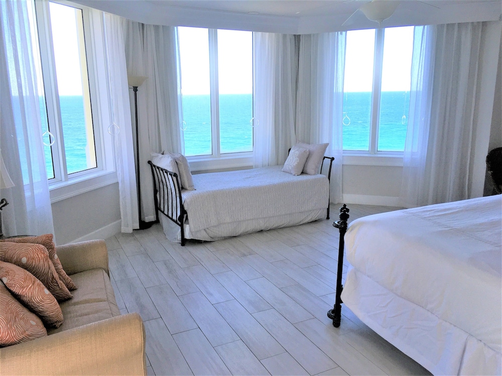 Pelican Grand Beach Resort A Noble House Resort 11/75