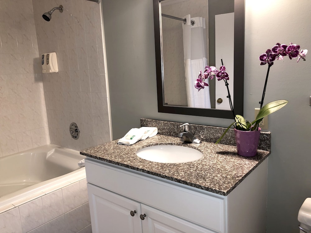 Hyannis Inn 41/50