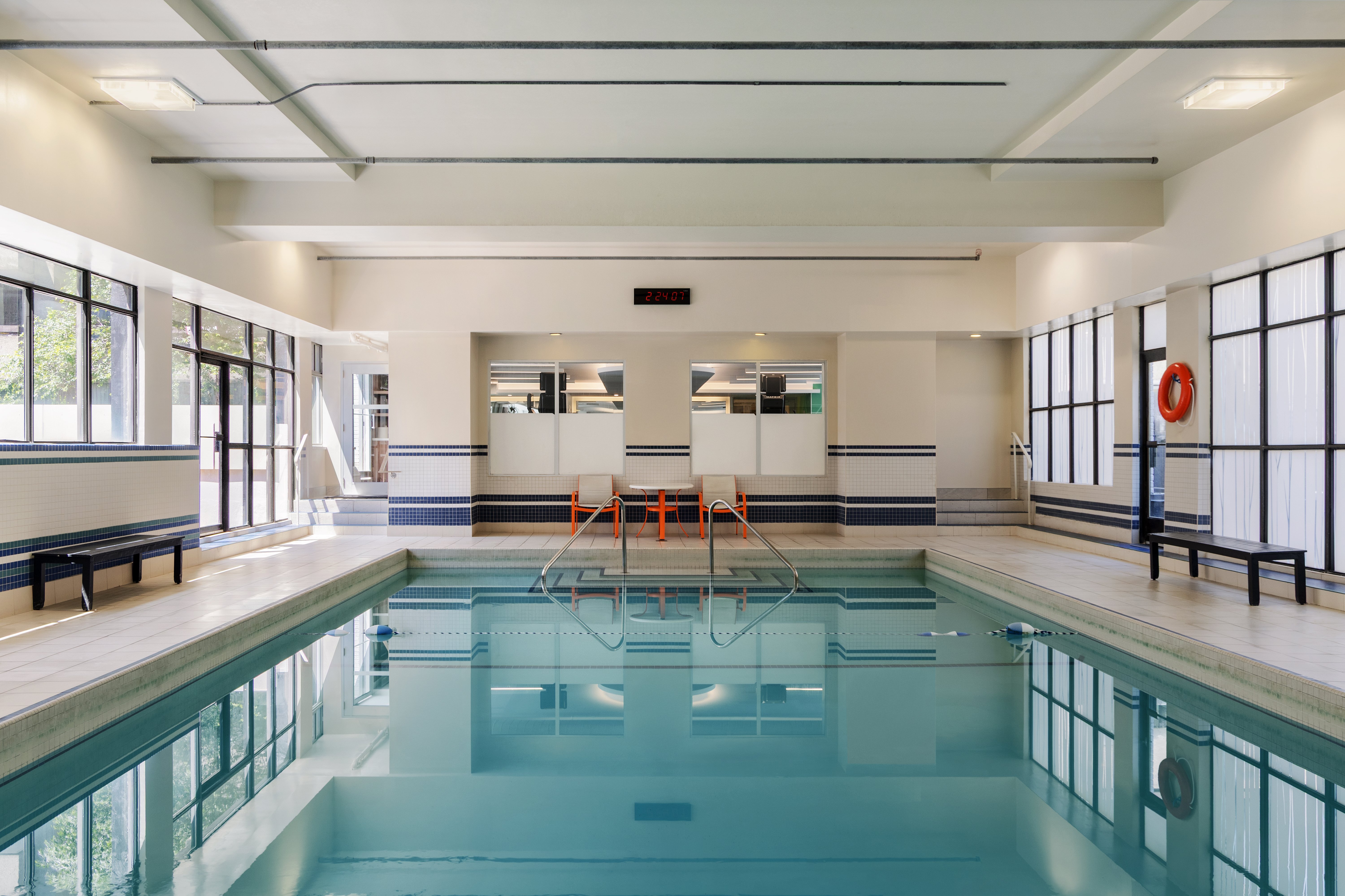 HOLIDAY INN TORONTO DOWNTOWN CENTRE 33/79
