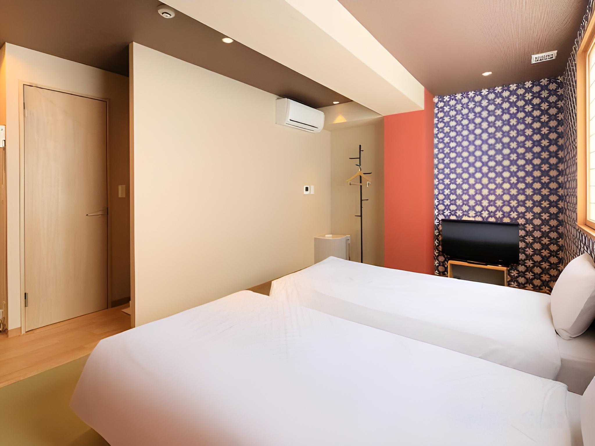 Tower, Twin Beds, Tree View