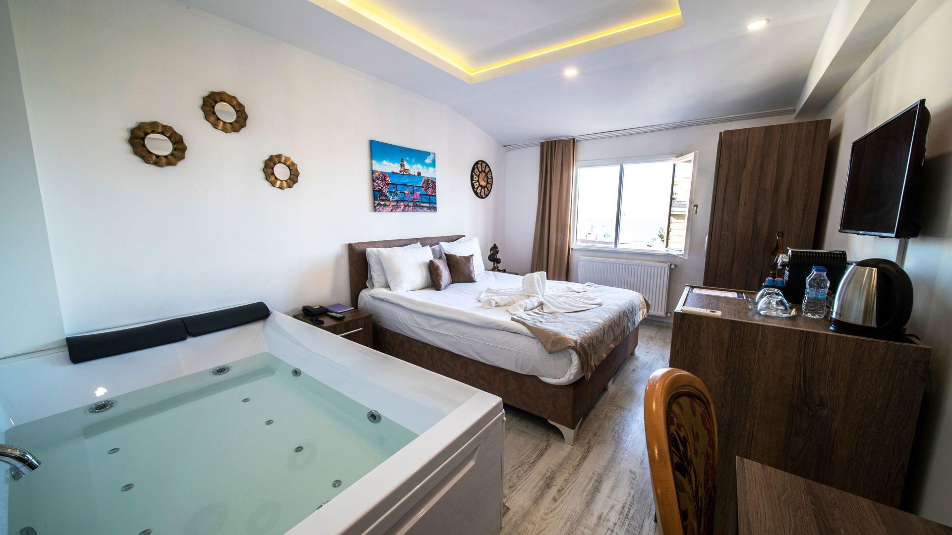 Lanai, Deluxe, Double Bed
