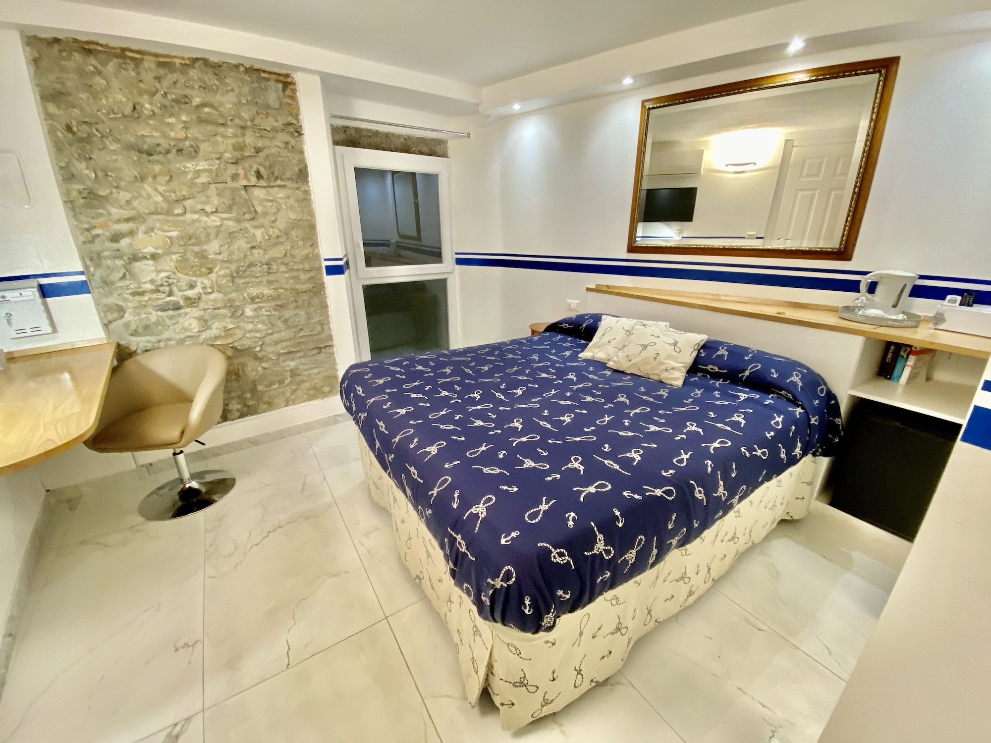 STANDARD, KING BED, GROUND FLOOR