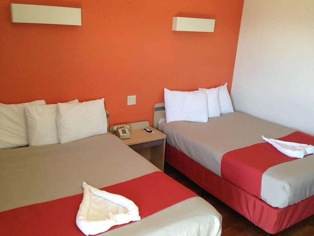 Motel6 Saint George, UT - University/Historic Downtown 20/53