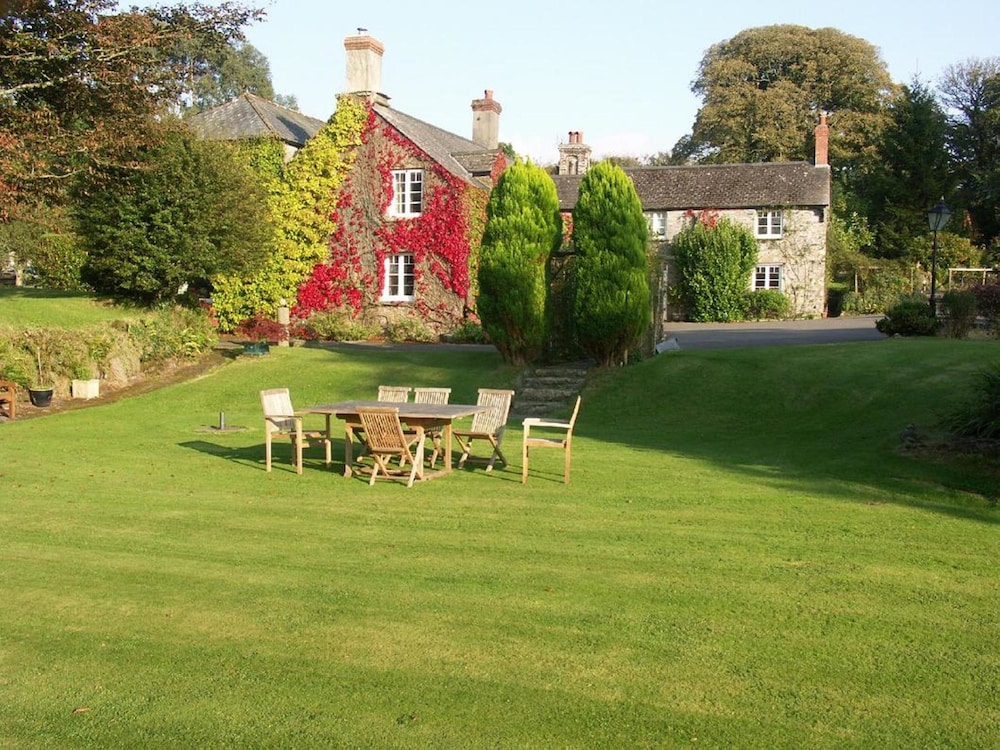 Collaven Manor Hotel 69/78
