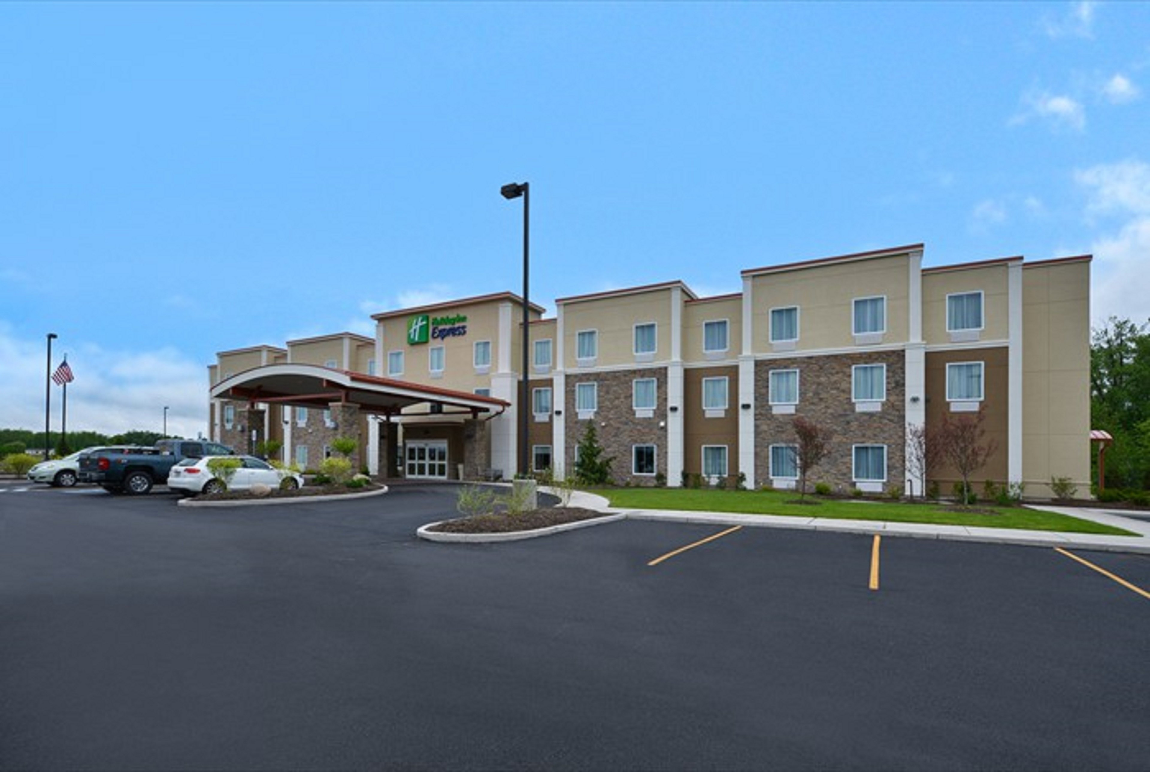 HOLIDAY INN EXPRESS CANANDAIGUA - FINGER LAKES 52/56