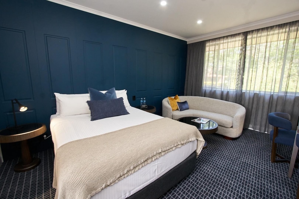 COUNTRY COMFORT ARMIDALE 28/63