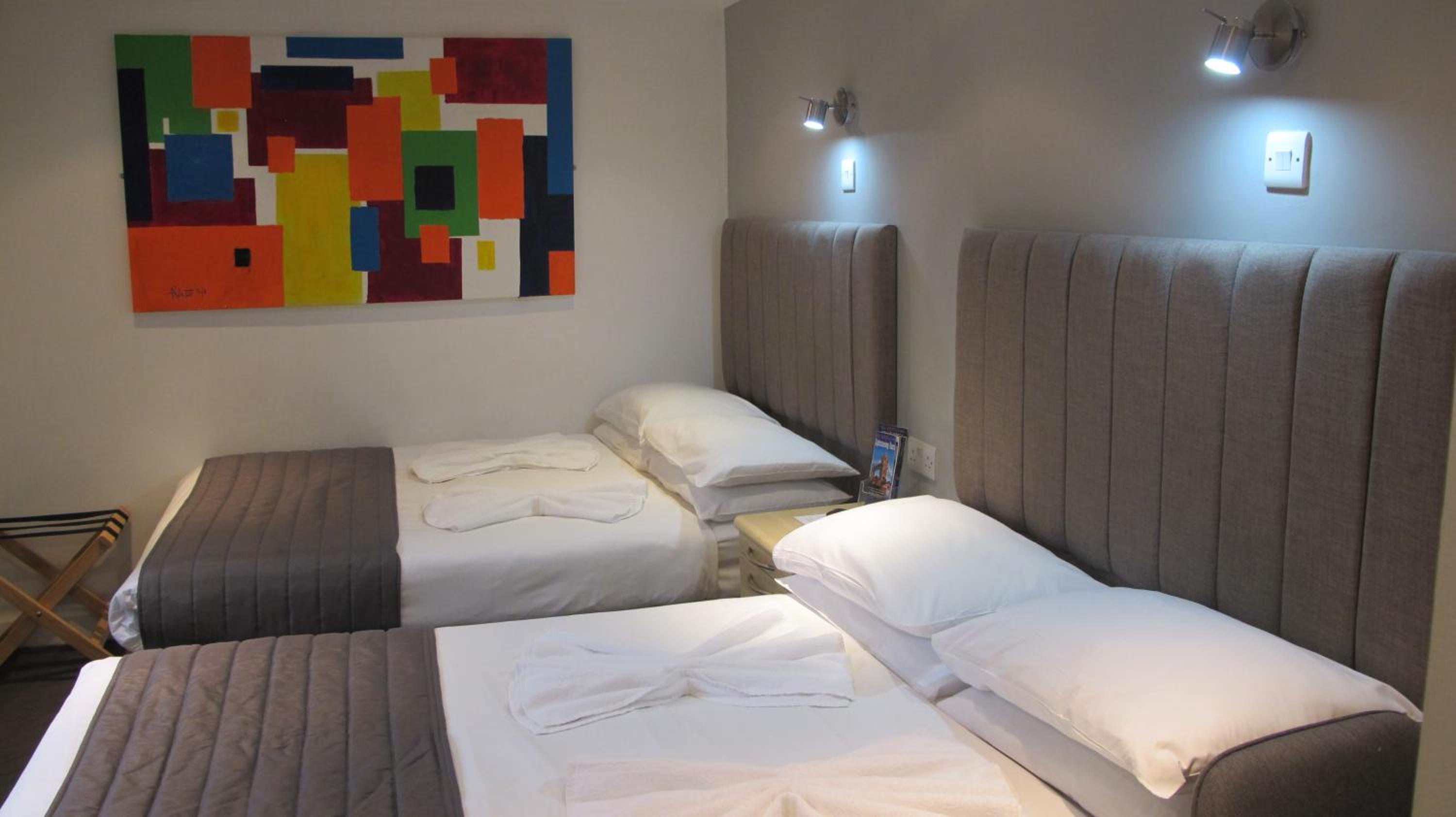 ROOM, QUADRUPLE