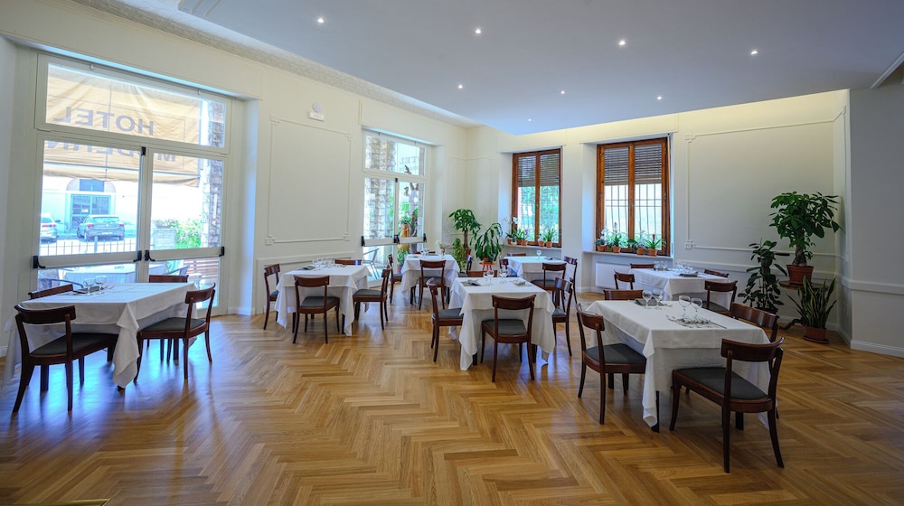 Hotel Moderno Assisi 40/50