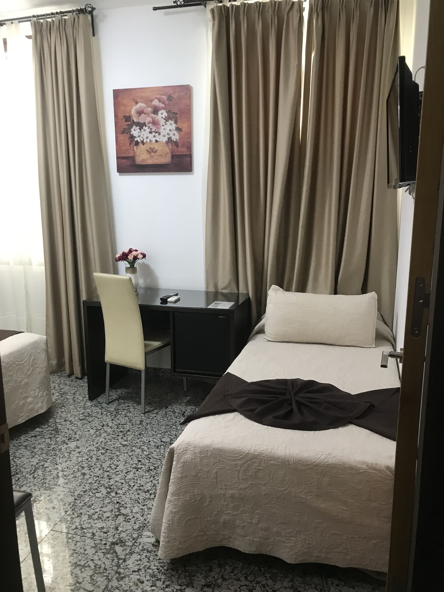 ROOM, DOUBLE BED, WITH EXTRA BED