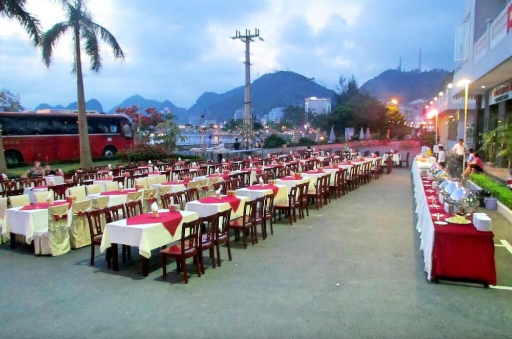 Hung Long Harbour Hotel 49/58