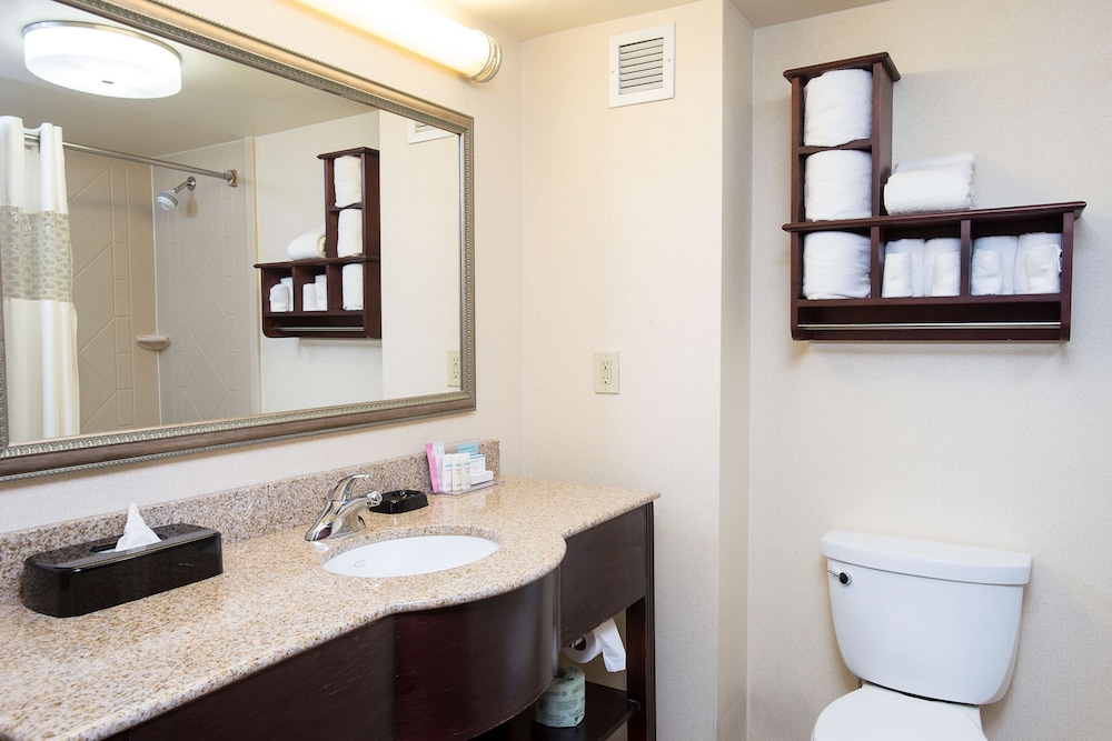Hampton Inn Suites Cincinnati Union Centre Oh 17/45