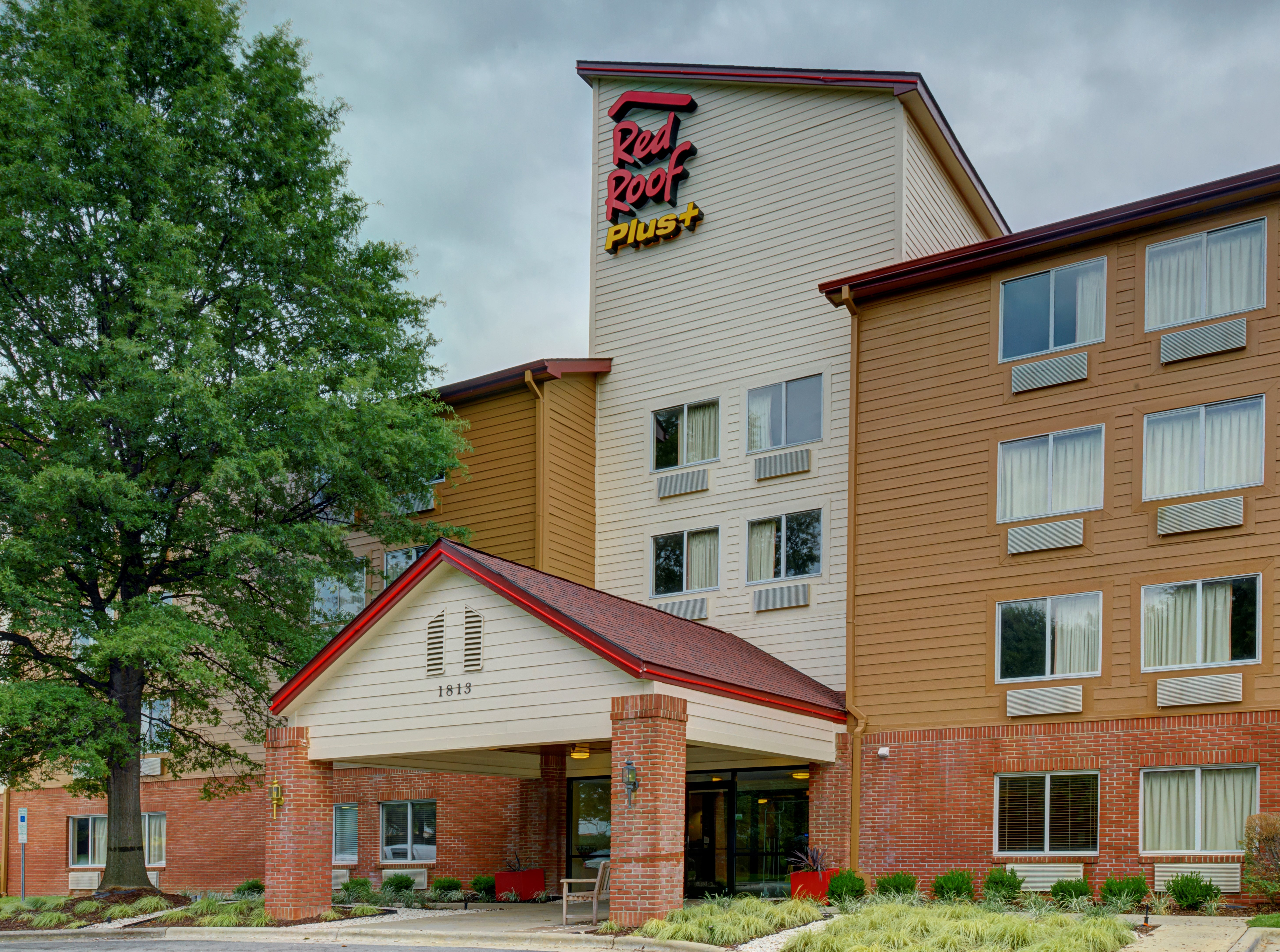 Red Roof PLUS Raleigh Downtown - NCSU/Conv Center 11/30