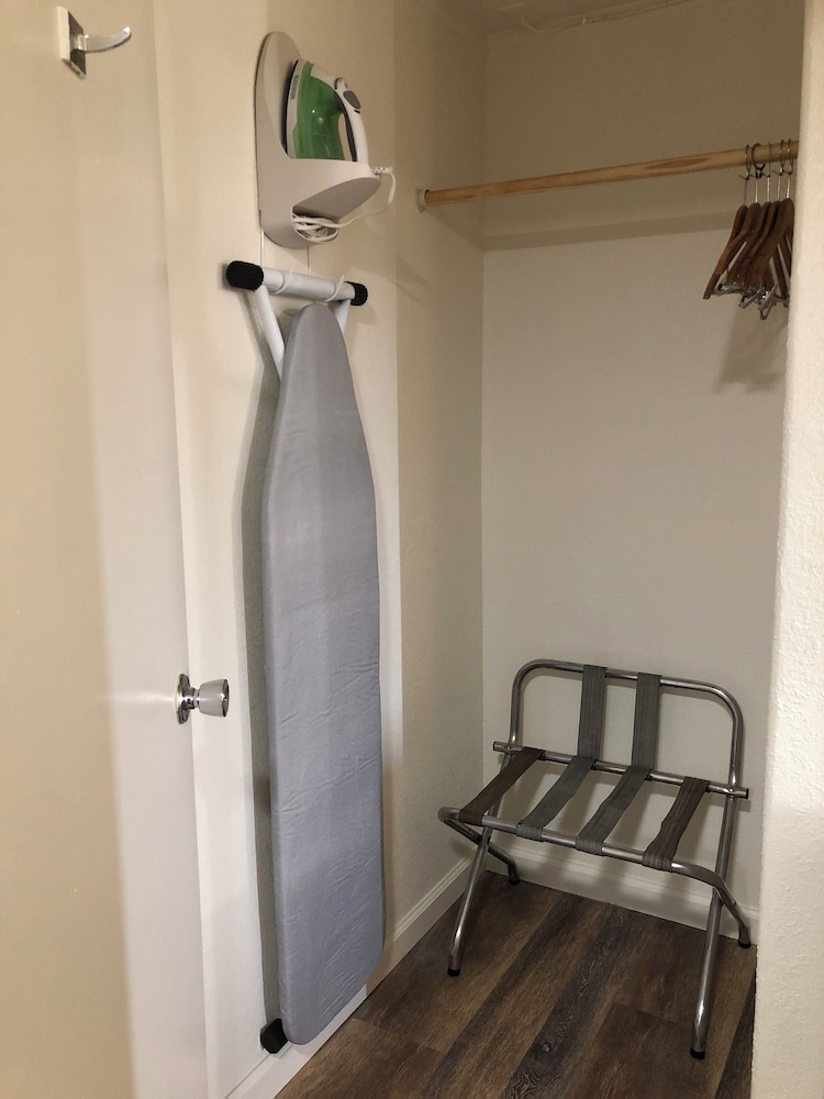 Capital O Budget Inn Ontario I-84 29/52
