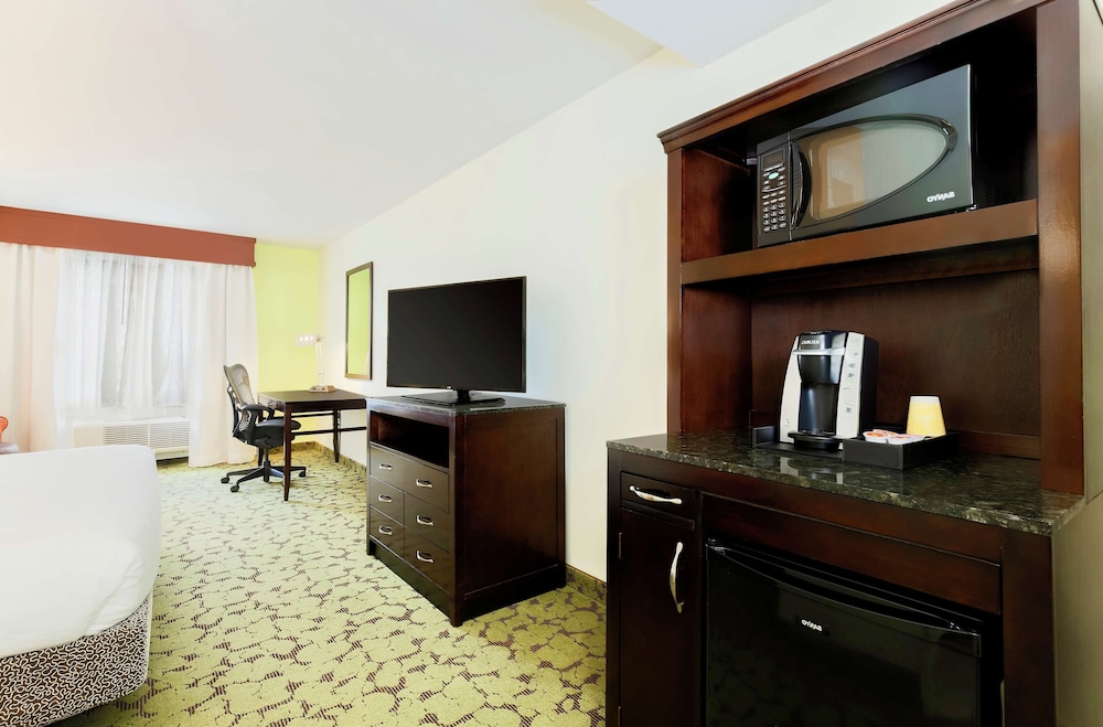 Hilton Garden Inn Dallas-Lewisville 55/79