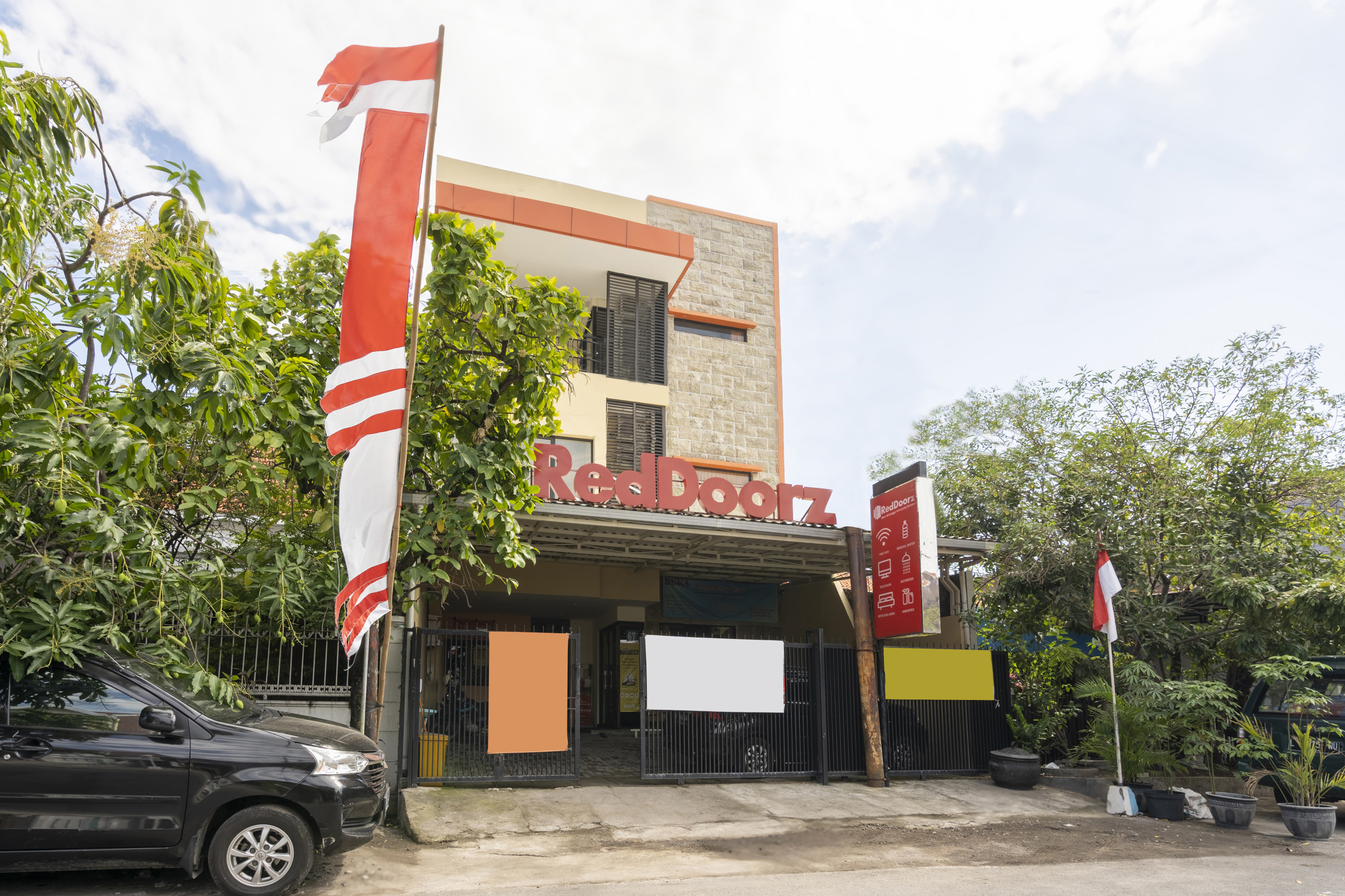 RedDoorz Syariah near Airlangga University Campus B 25/29