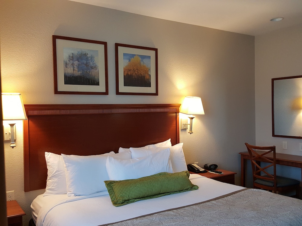 Candlewood Suites 20/48
